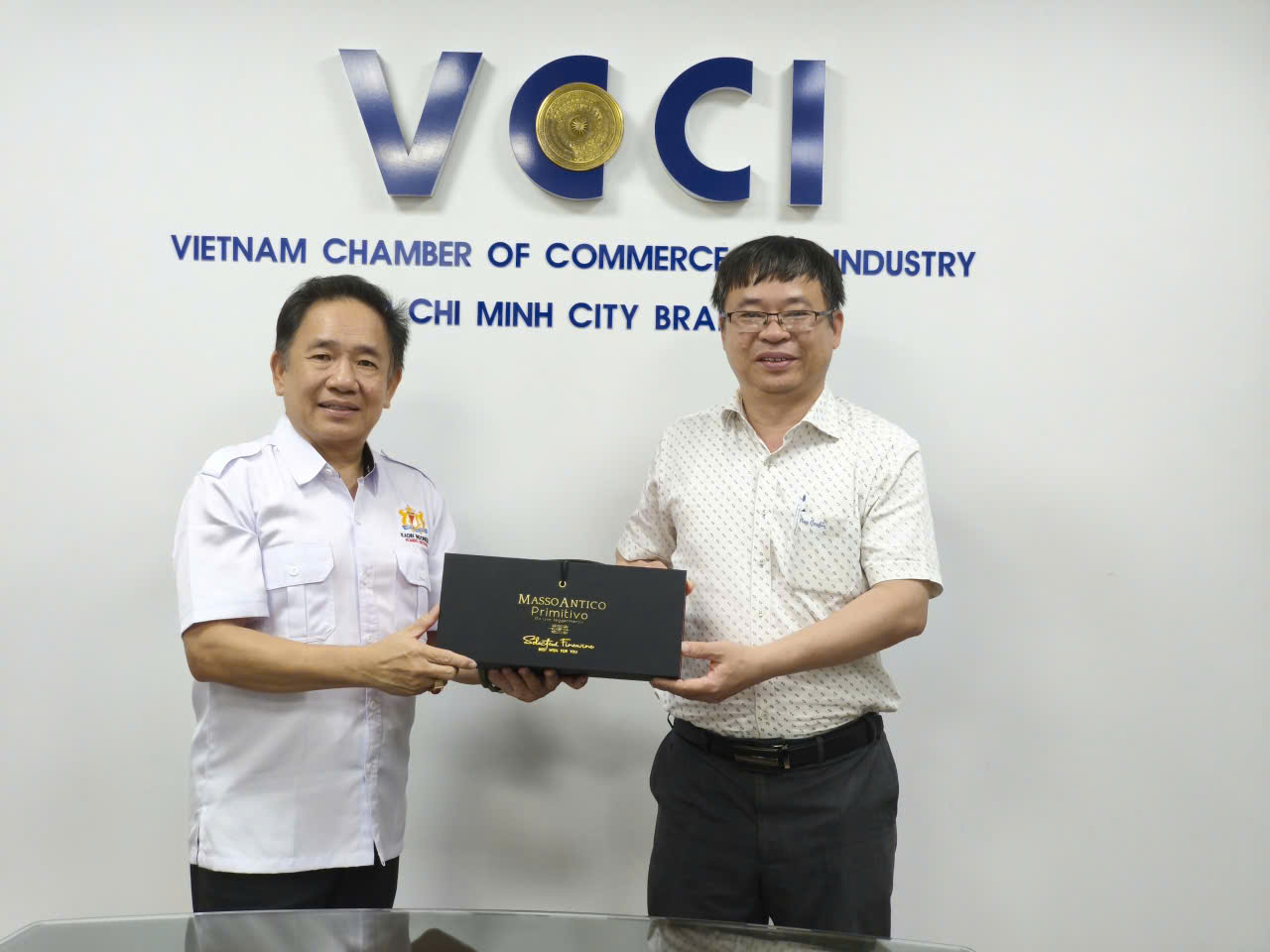 Pagi ini, 4 Maret 2026, sebuah pertemuan berlangsung di Kota Ho Chi Minh antara Bapak Edwin Setiawan Tjie, Presiden Asosiasi Pengusaha Indonesia di Vietnam, dan Bapak Liem, Direktur Hubungan Internasional Kamar Dagang dan Industri Vietnam (VCCI).